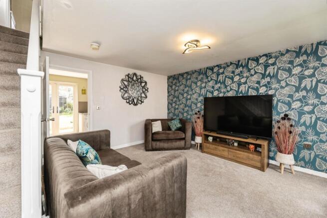 3 bed Semi-Detached for sale Image 3