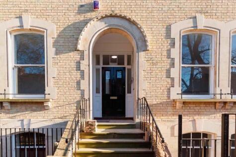 Flat 7, Smalley House, 13 The Crescent, Bedford, Bedfordshire, MK40 - £295,000