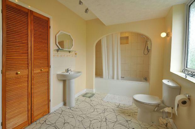 En-Suite Bathroom