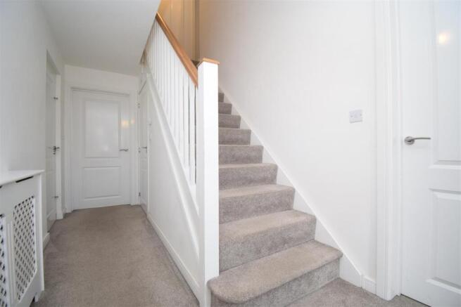 4 bed Detached to rent Image 7