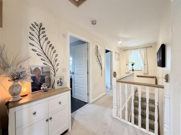 4 bed Detached for sale Image 8