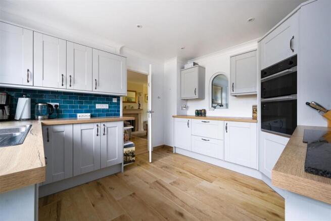 Heather-Cottage-Cooden-Close (13).jpg