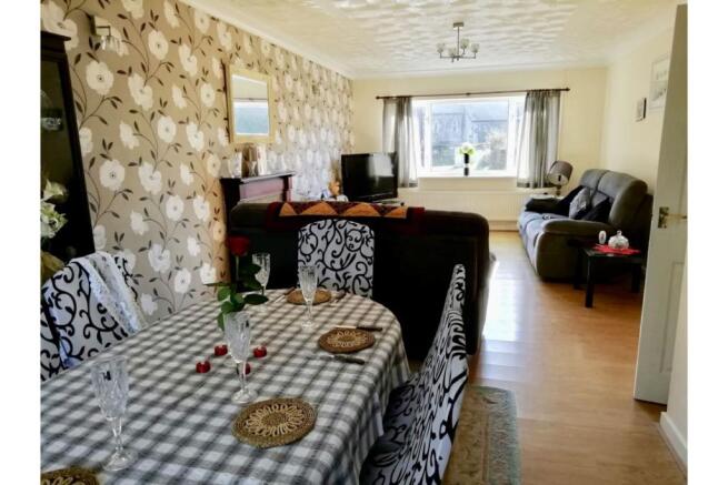 Lounge/Dining Room