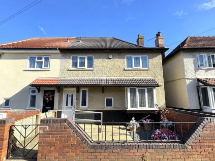 SOUTH LYNN - Semi-Detached 3 Bedroom Family House