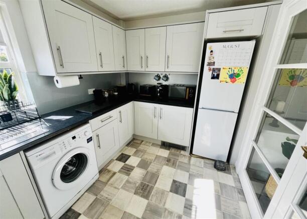 2 bed Apartment for sale Image 5