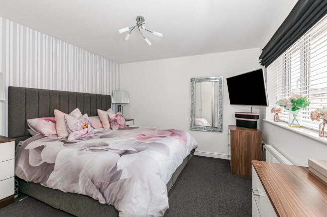 4 bed Detached for sale Image 12