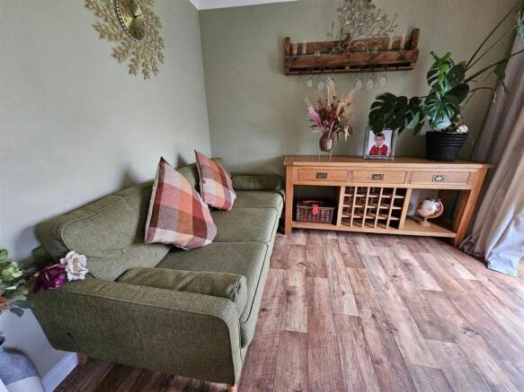 4 bed Detached for sale Image 10