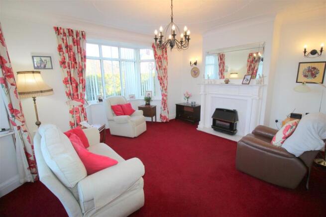 St Leonards Road West, 18, lounge.JPG