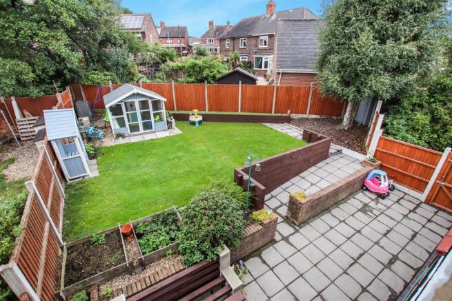 ENCLOSED REAR GARDEN