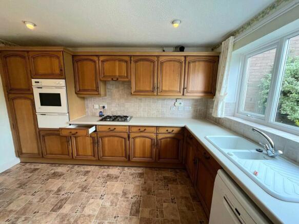 4 bed Detached for sale Image 11