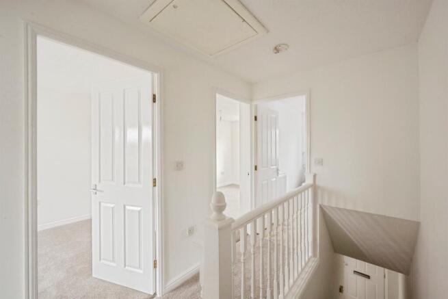3 bed Semi-Detached for sale Image 8