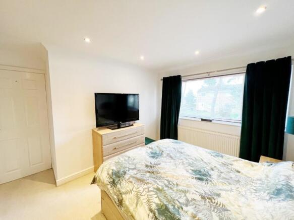 Bedroom 1 pic 2.jpg