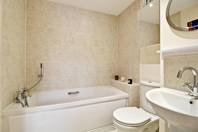 Ensuite to Bed 2