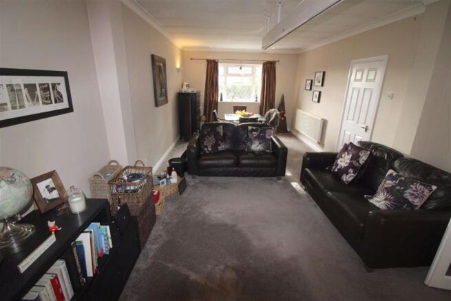 LOUNGE/DINING ROOM