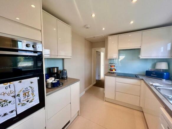 Kitchen 2.jpg