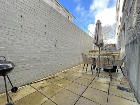 Dudding Court 10 - Garden.jpg