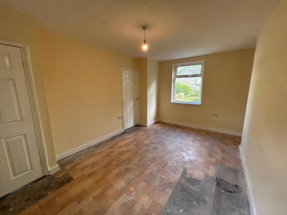 2 bed Semi-Detached to rent Image 6
