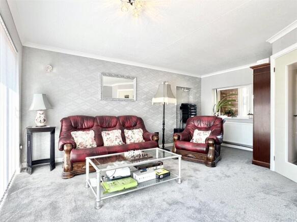 Holcombe Drive, Llandrindod Wells, Powys photo 4