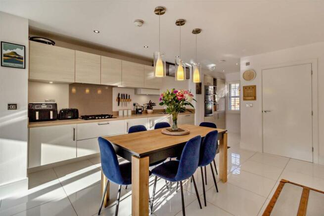 8594308-interior07-800.jpg