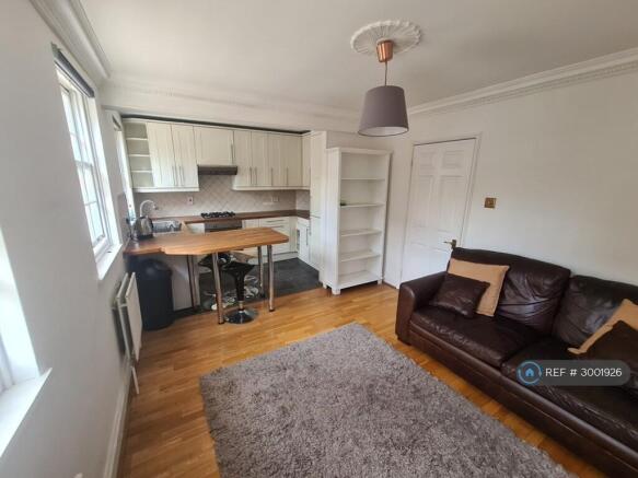 Kitchen / Lounge