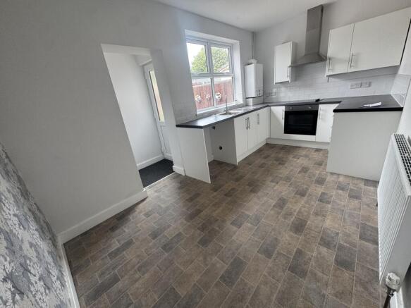 3 bed Terraced to rent Image 4