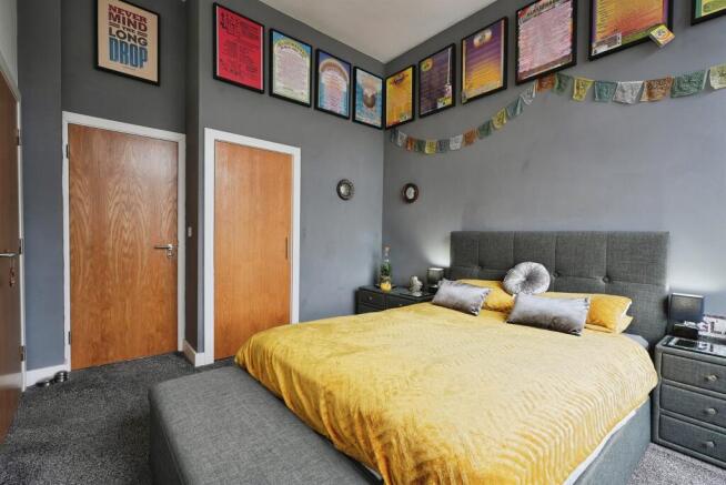 3 bed Apartment for sale Image 5