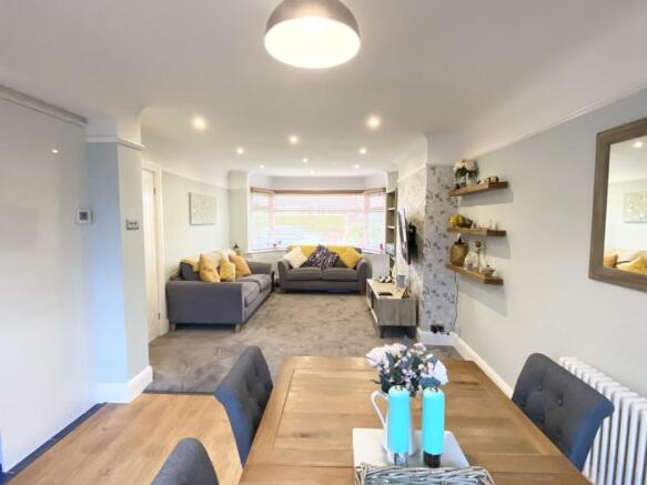 Open plan lounge/din
