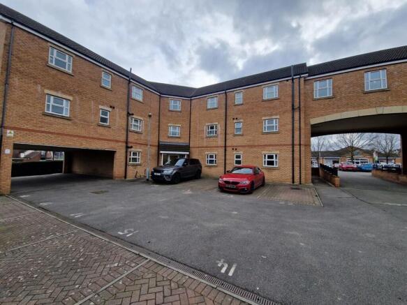 2 bed Apartment for sale Image 12