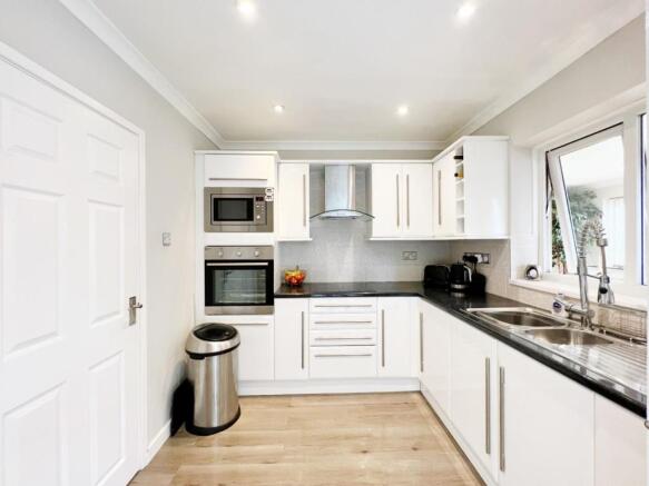 Kitchen pic 4.jpg
