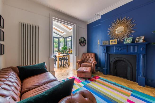 5 bed Semi-Detached for sale Image 7