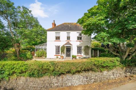 Mullion, Detached versatile home in village location