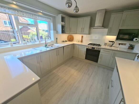 FAMILY KITCHEN