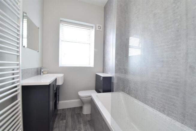 2 bed End of Terrace to rent Image 7