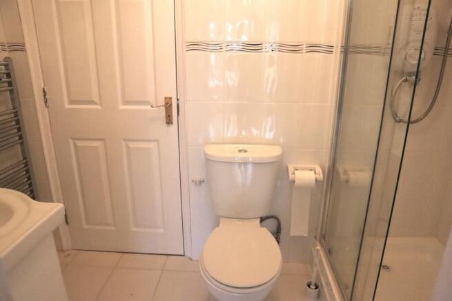 Heydon Court - En suite 2