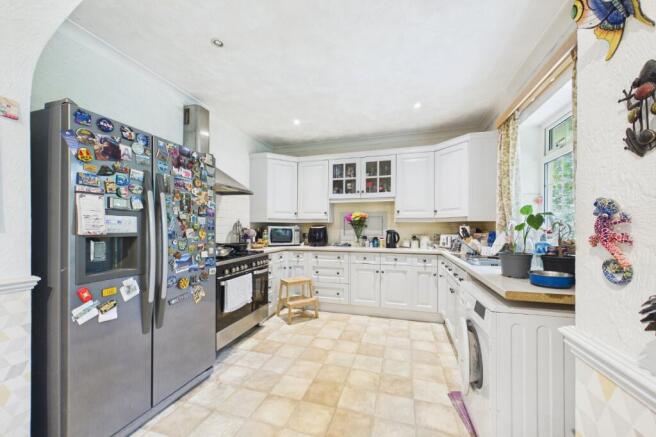 4 bed Bungalow for sale Image 4