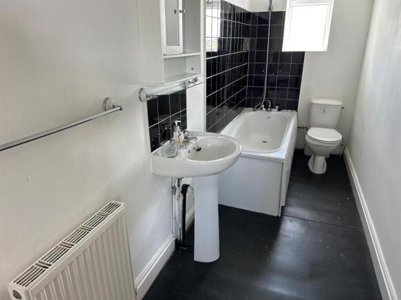 2 bed Terraced to rent Image 7