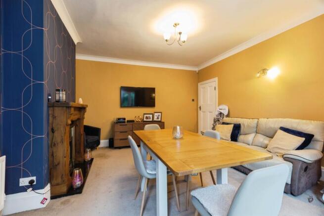 4 bed Semi-Detached for sale Image 9