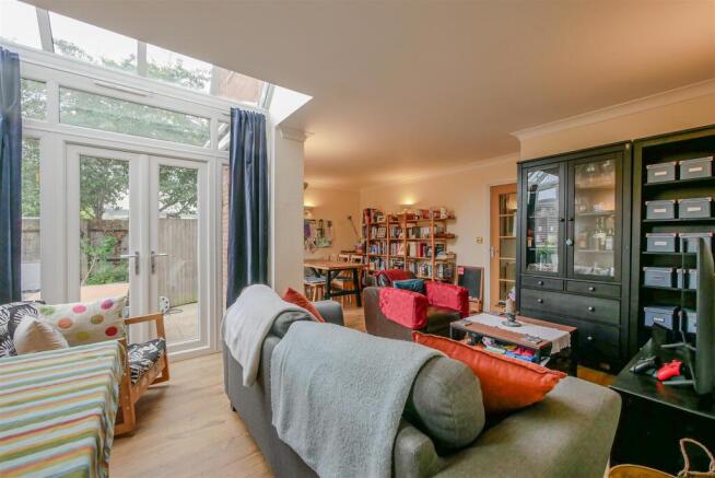 Lounge/Dining Room