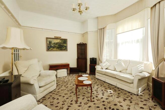 2 bed Ground Flat for sale Image 6