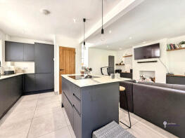8, Moat Hill, Southampton SO18 2DS