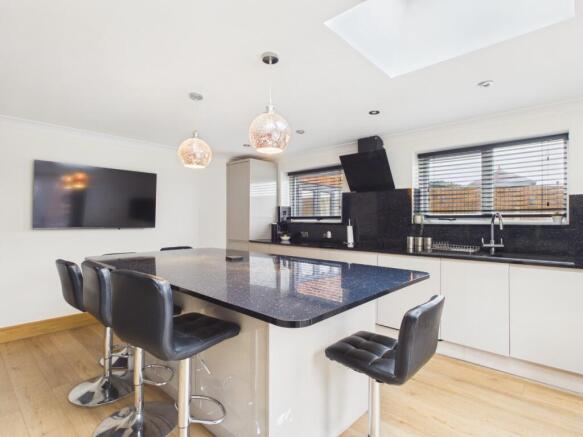4 bed Detached Bungalow for sale Image 6