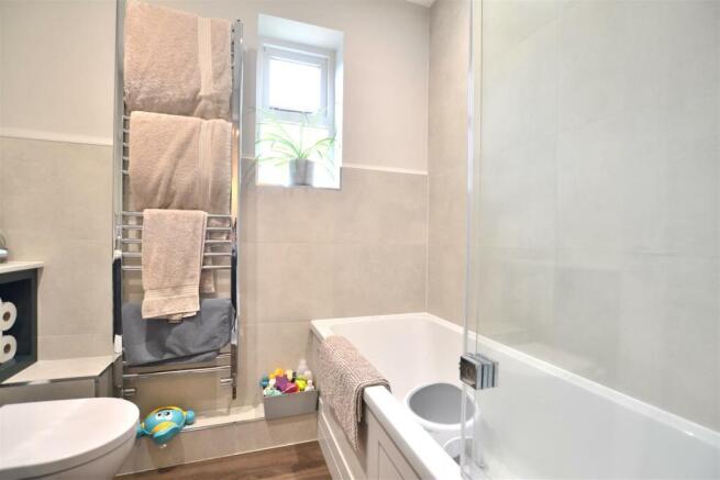 Bathroom 1.JPG