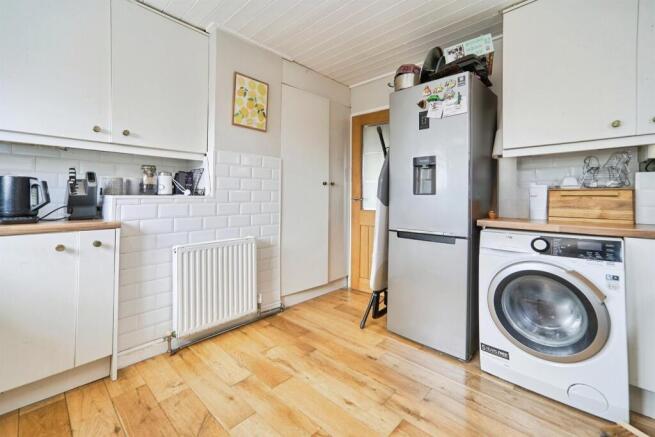 3 bed Semi-Detached for sale Image 6