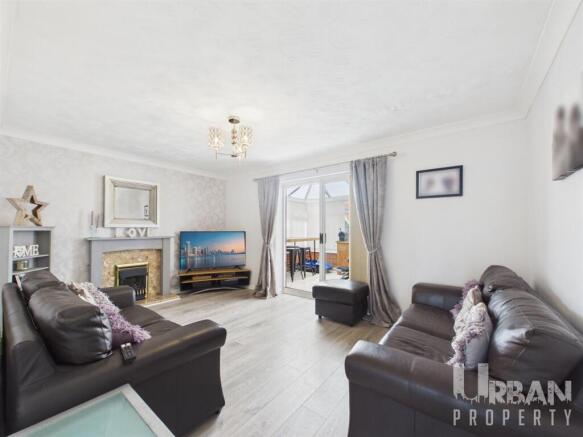4 bed Detached for sale Image 5