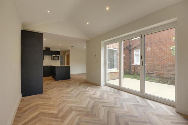 4 bed Detached for sale Image 11