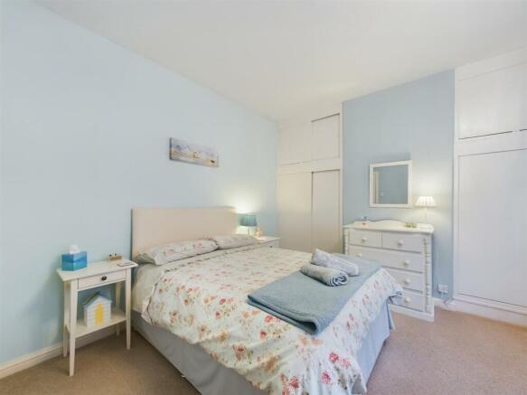 2 bed Flat for sale Image 9