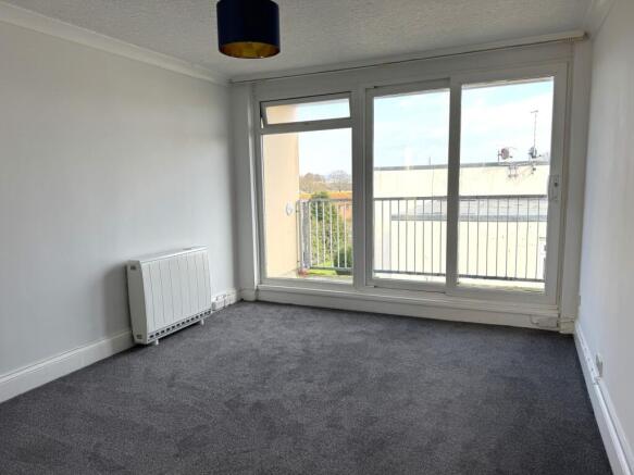 42 Devondale Ct - Lounge