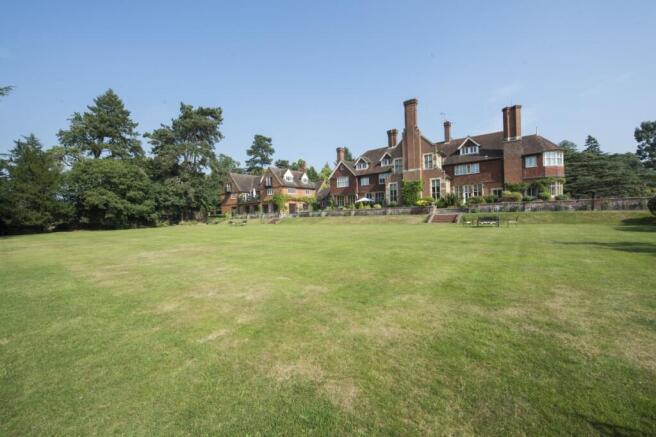 framewood-manor-01