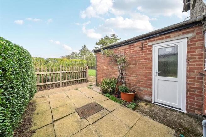 67 Main Road, Shutlanger