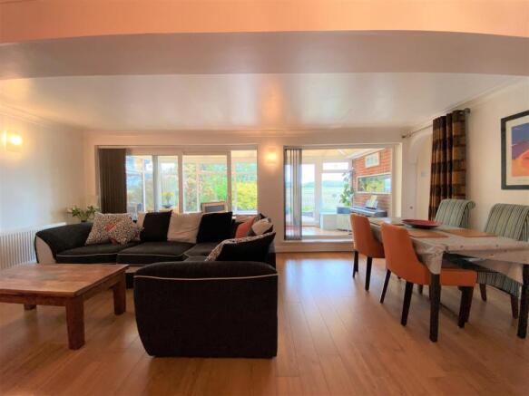Lounge/Dining Room